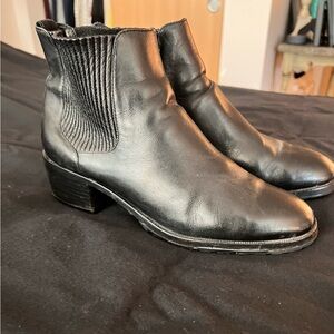 Cole Hann blk Ankle boot - great condition